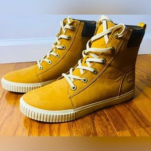 Women’s Timberland. Size 8. Skyla. Gently worn.
